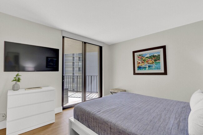 Building Photo - 5420 N Ocean Dr