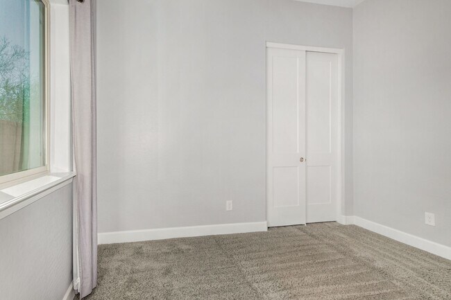 Building Photo - STUNNING HOME IN PEORIA
