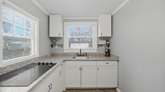 Building Photo - 3703 Redding Rd