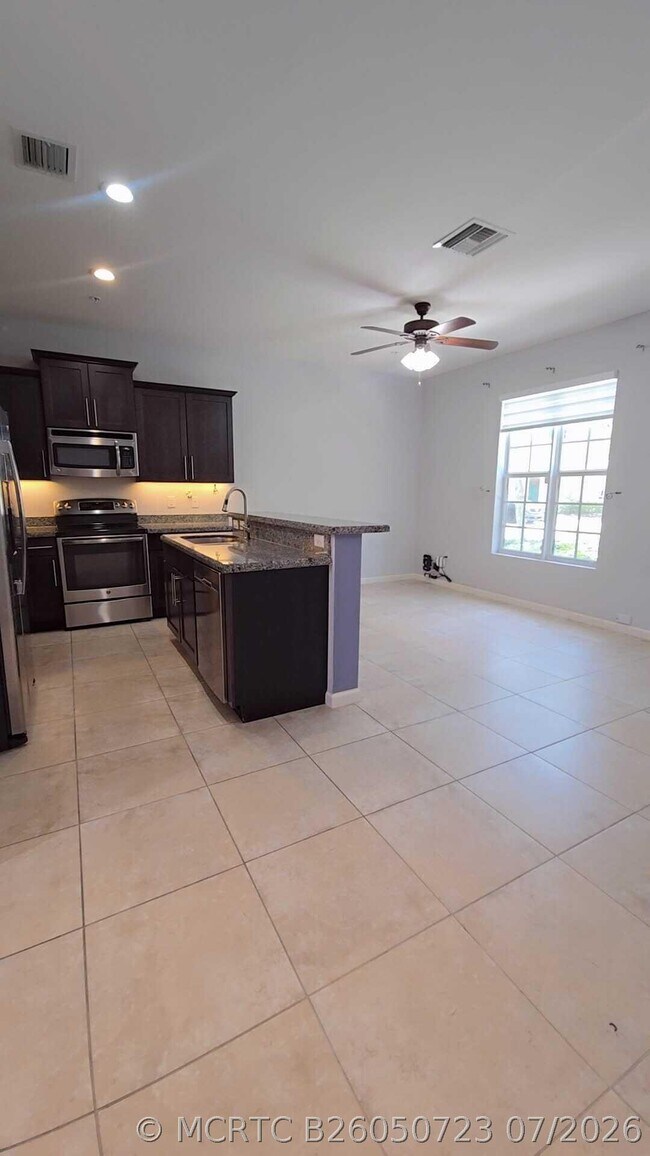 Building Photo - 243 SW 7th Ct