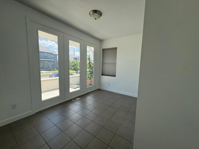 Building Photo - 6354 Upland View Dr