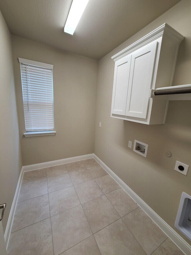 Building Photo - 6725 Denali Dr