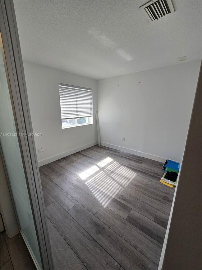 Building Photo - 1145 Doveplum St