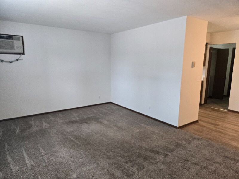 Building Photo - 4030 Elmhurst Rd