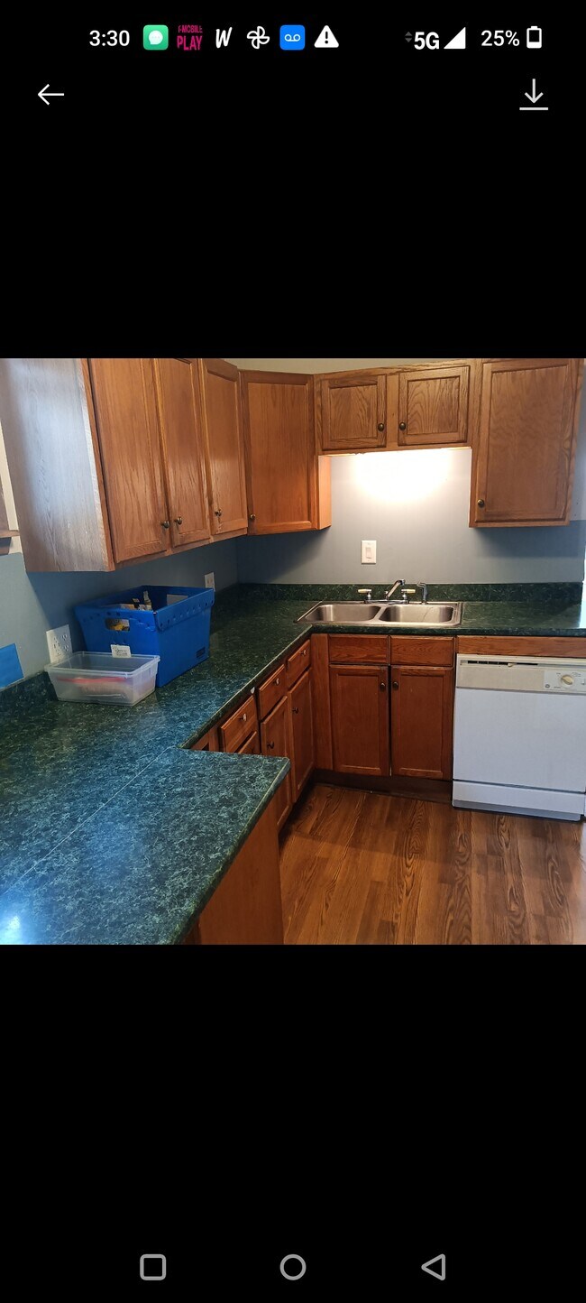 Building Photo - 1440 W Barry Ave