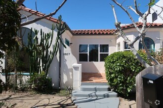Building Photo - 2857 S Victoria Ave