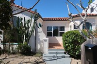 Building Photo - 2857 S Victoria Ave