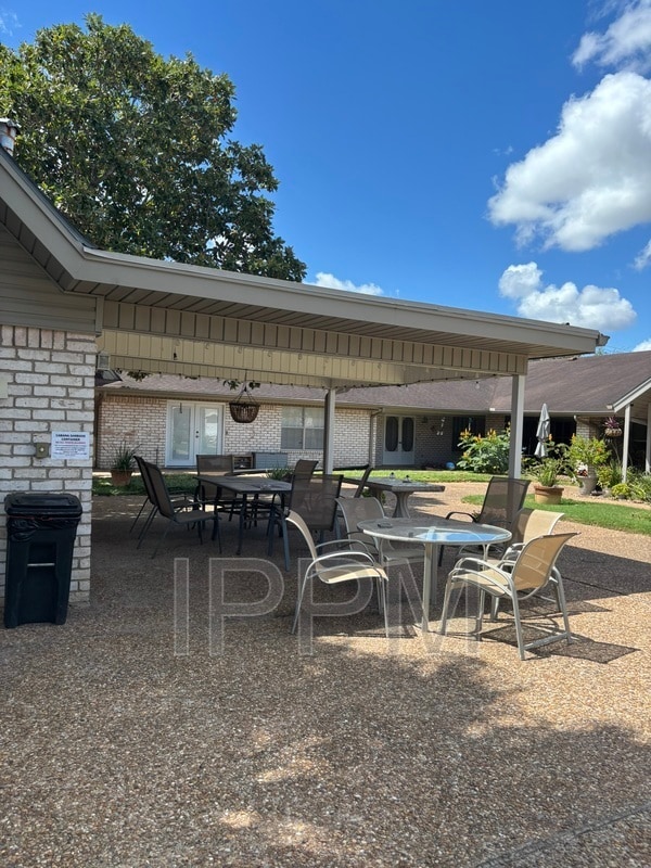 Building Photo - 1500 Palm Valley Dr W