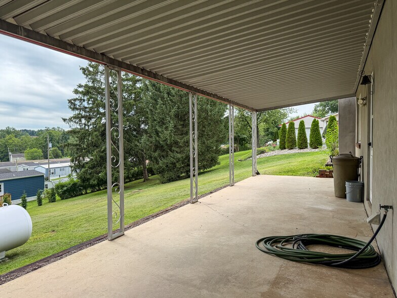 Building Photo - 1435 Bowmansville Rd