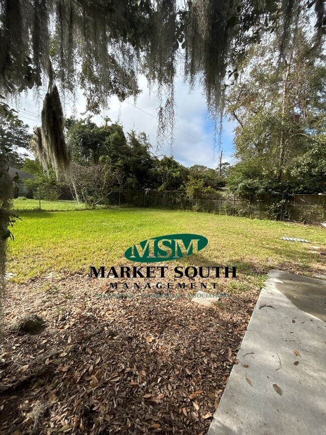 Building Photo - **APPLICATION PENDING!** Fully Furnished H...