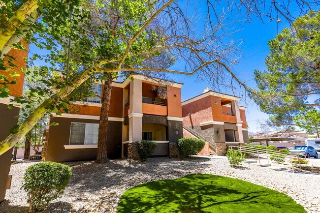 Building Photo - 1 Bed, 1 Bath In Highly Desirable Gated Las Vegas West Side Community