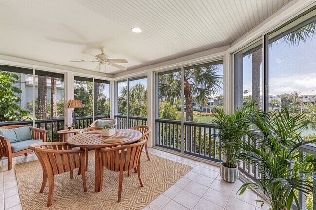Building Photo - 777 Beach View Dr
