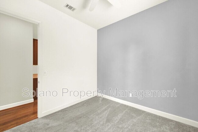 Building Photo - 949 Lancaster St