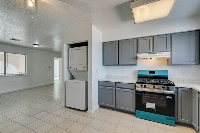 Building Photo - 6987 Mendon Ln