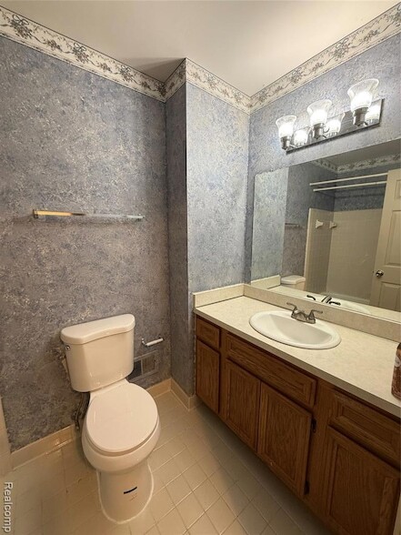 Building Photo - 15817 Charleston Dr