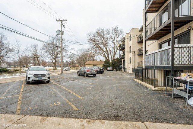 Building Photo - 1711 W Jarvis Ave