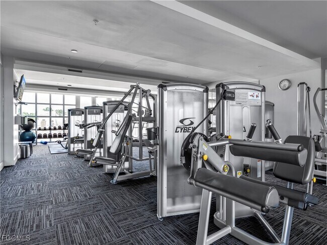 Building Photo - 3000 Oasis Grand Blvd