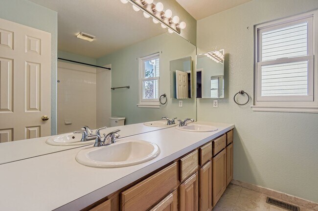 Building Photo - Spacious 4-Bedroom Home in Parker’s Desira...