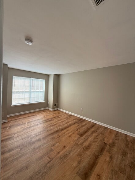 Building Photo - 77 Pinehurst Dr