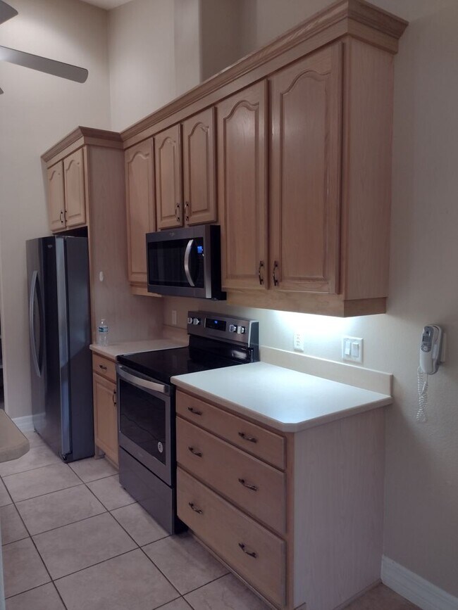 Building Photo - 592 Dowling Cir