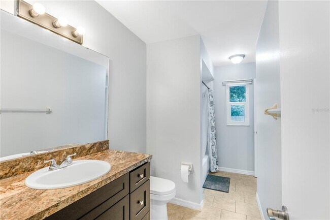 Building Photo - 332 Iowa Woods Cir W