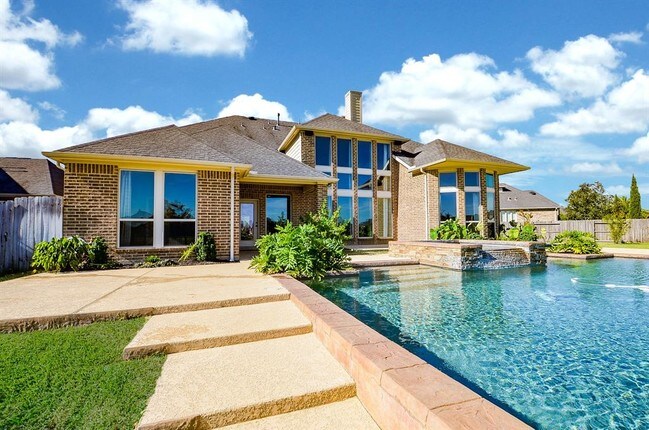 Building Photo - 2703 Bonnie Bray Dr