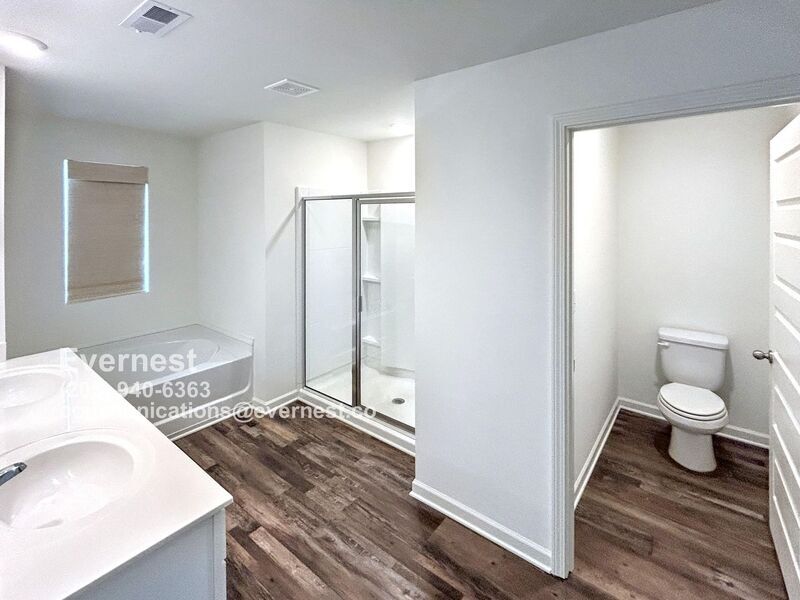 Building Photo - 1301 Chelsea Pk Trl