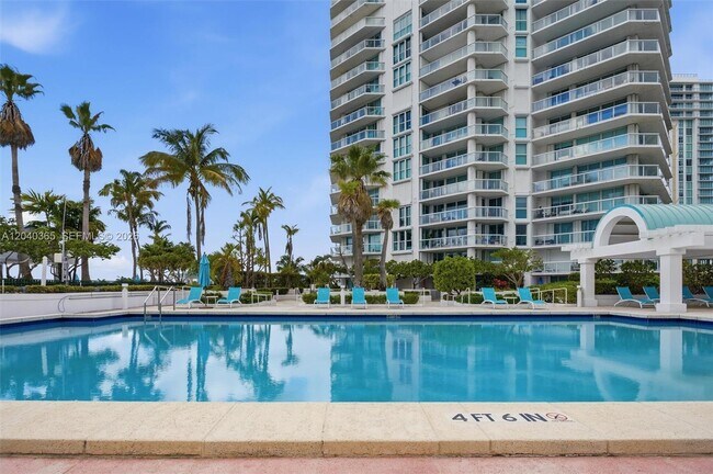 Building Photo - 16500 Collins Ave