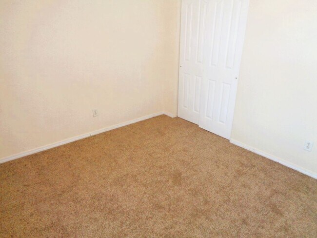 Building Photo - Adorable Single Level Eastside Home With Evaporative Air Located In Quiet Neighborhood