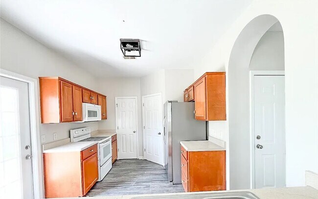 Building Photo - 221 Chapel Lake S