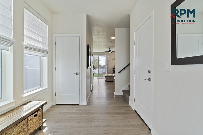 Building Photo - "Charming West Haven Retreat: Spacious 3-B...