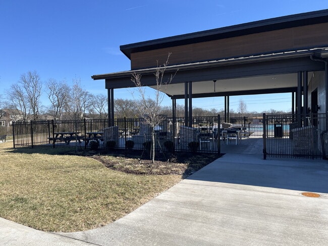 Building Photo - "Charming 3-Bedroom Townhouse with 2.5 Baths on Riverbrook Drive – Your Perfect Gallatin Retreat!"