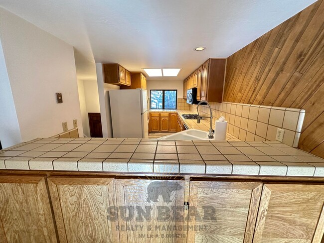 Building Photo - Cozy 2 bedroom on the creek w 1 Car Garage!