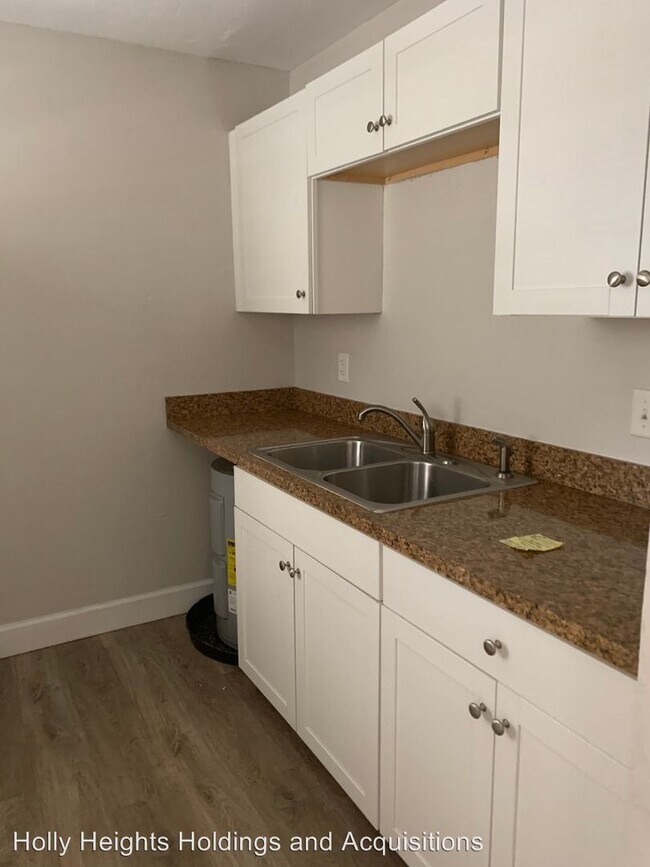 Building Photo - 2 br, 1 bath Apartment - 718 SW 67th Ter