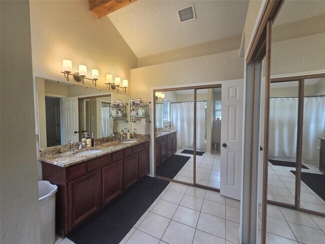 Building Photo - 1604 Kimmerling Ln