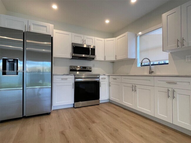 Building Photo - 4736 NW 15th Ct