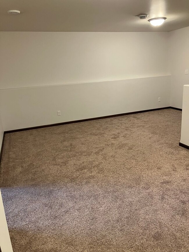 Building Photo - 3 Bed 2 Bath Twin Home