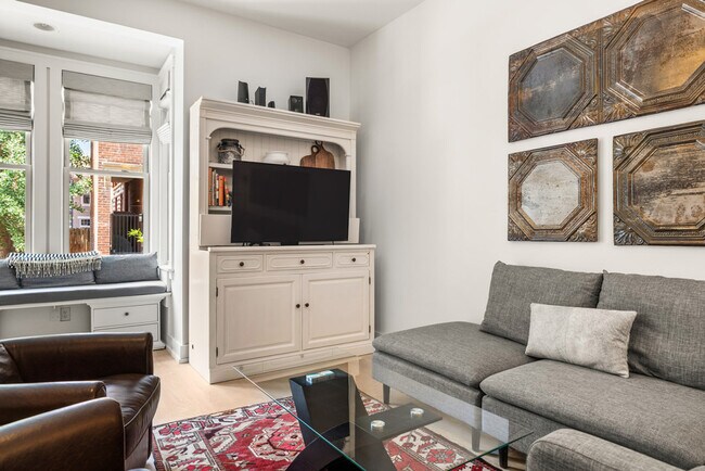 Building Photo - 1408 Pleasant St