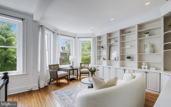 Building Photo - 3021 Dumbarton St NW