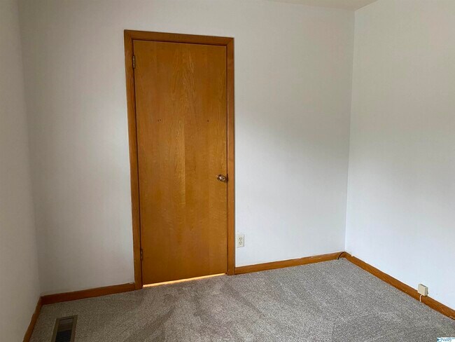 Building Photo - 4211 Tee Jay Dr NW