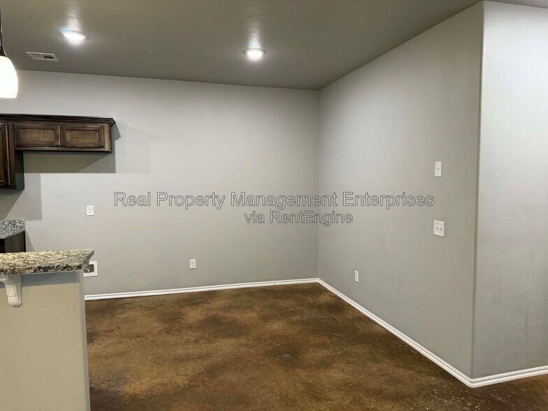 Building Photo - 7508 Redbud Villas Ct