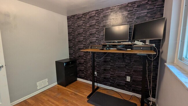 Building Photo - 3943 Boulevard Dr