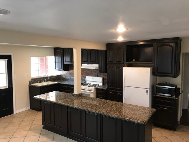 Building Photo - 4318 Glen St