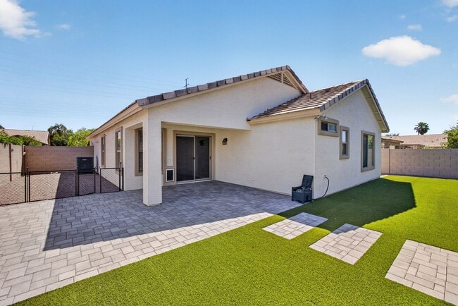 Building Photo - Updated House in Chandler Community