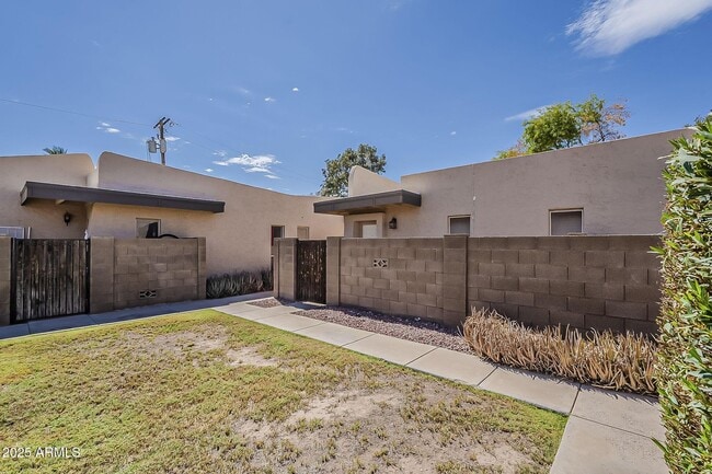 Building Photo - 231 N Robson