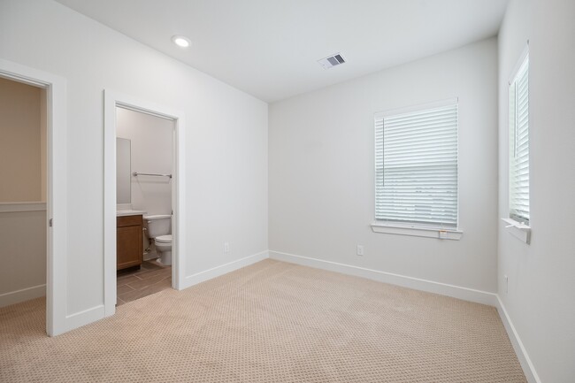 Building Photo - 24402 Colonial Willow Dr