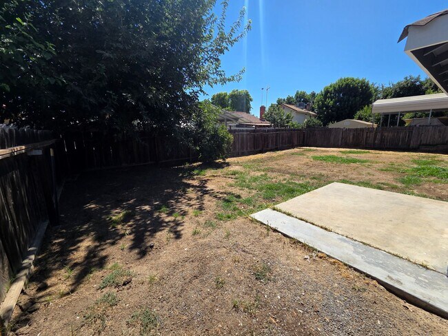 Building Photo - Remodeled 3 Bedroom 2 Bath Home near Monache High School