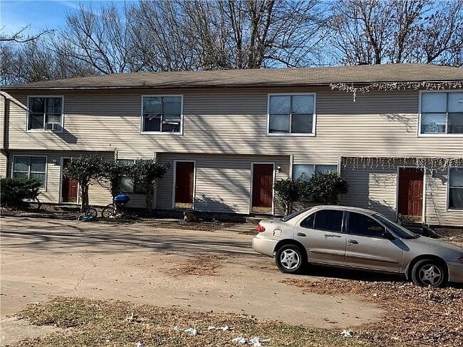 Primary Photo - 525 N Betty Jo Dr