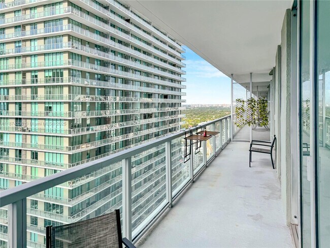Building Photo - 1111 SW 1st Ave