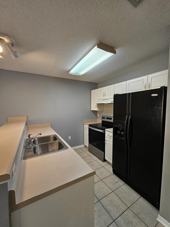 Building Photo - 129 Noblat Dr